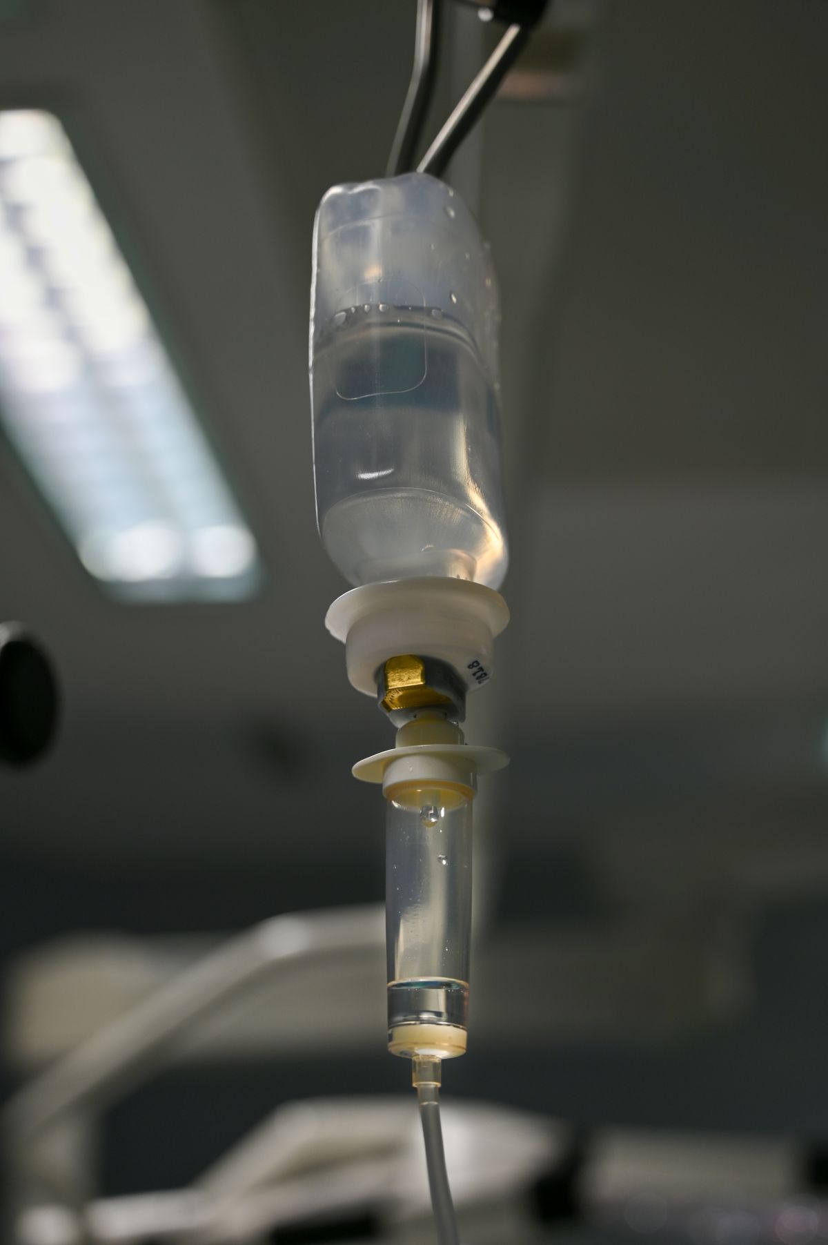 Sistema de infusión intravenosa en un entorno clínico